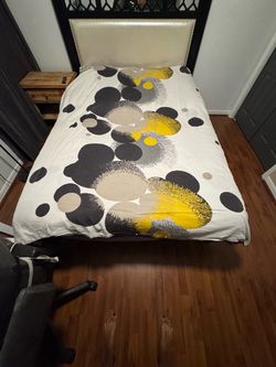 IKEA Queen Duvet Bed Sheet w Pillow Cases