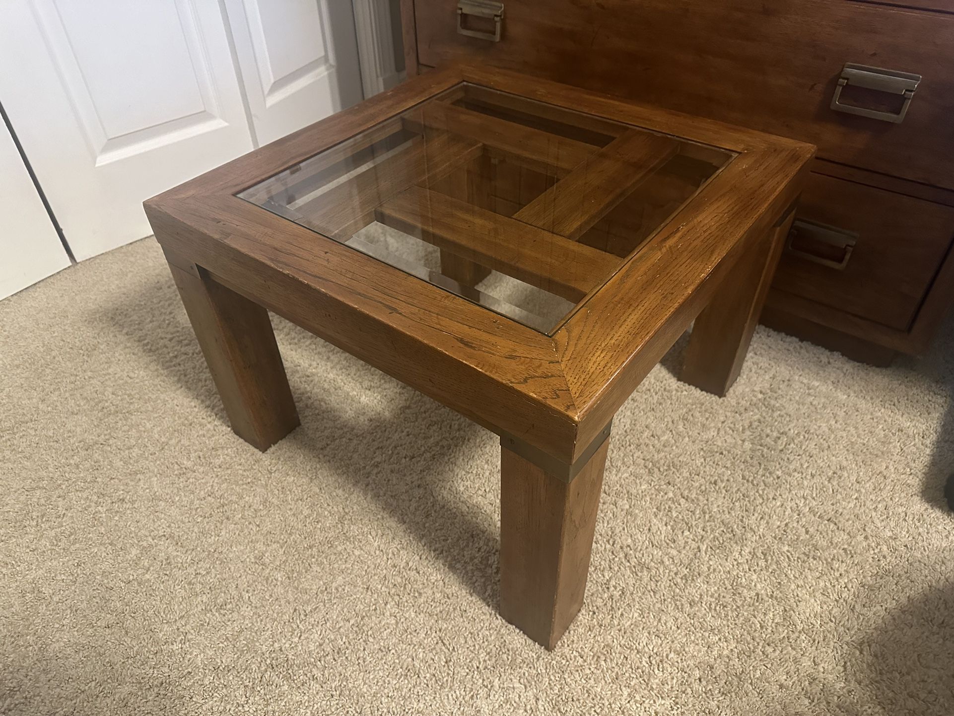 DREXEL HERITAGE Woodbriar Pecan Campaign Style Glass Top Cocktail Side Table