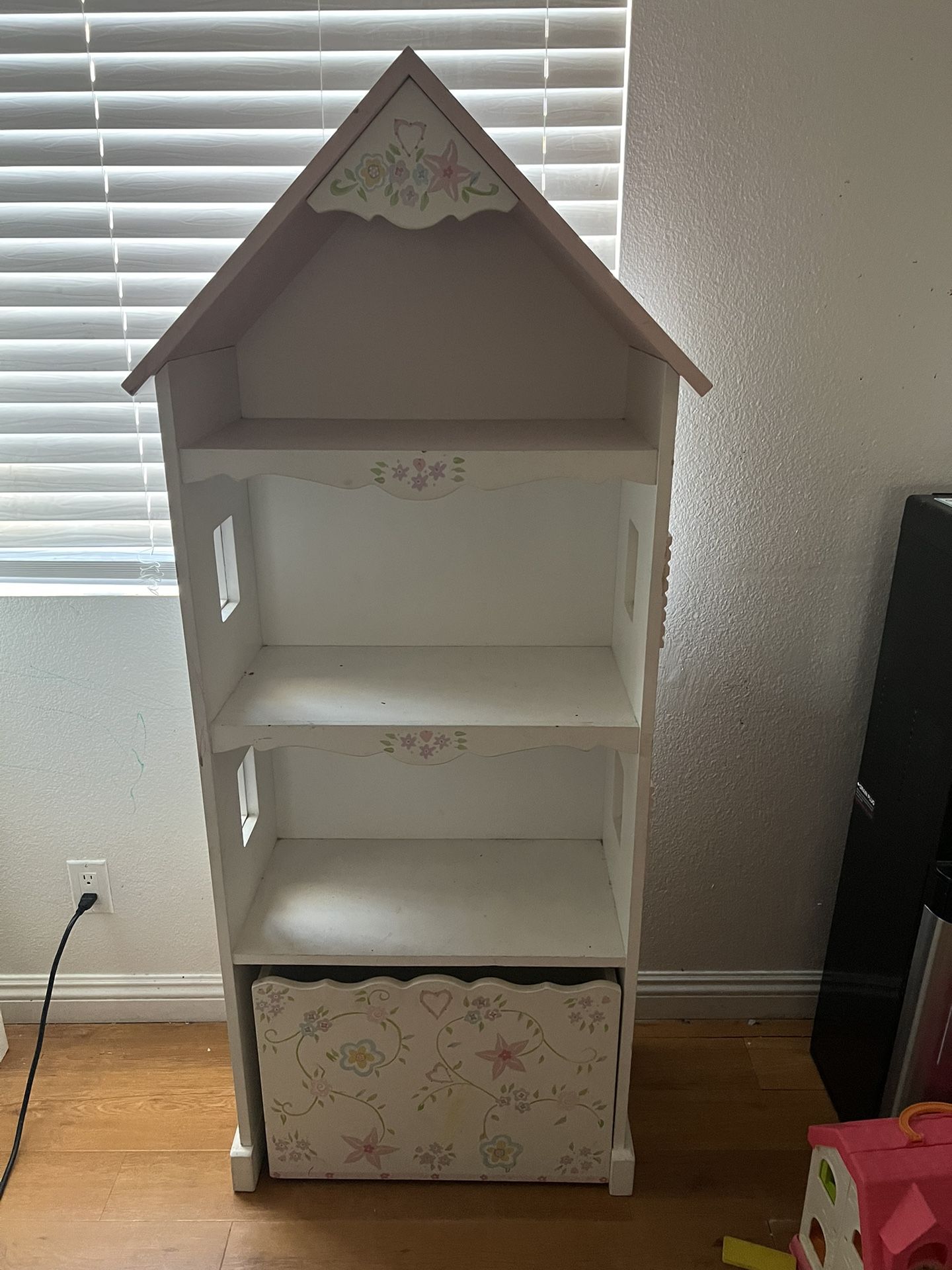 Doll house shelf