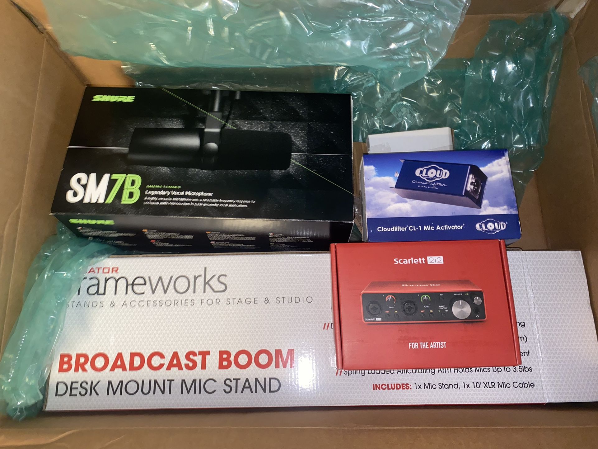 Shure SMB7 // Scarlett 2i2 // CL-1 cloud lifter // XLR cable mic arm // (SM7B Scarlett 2i2 Bundle)