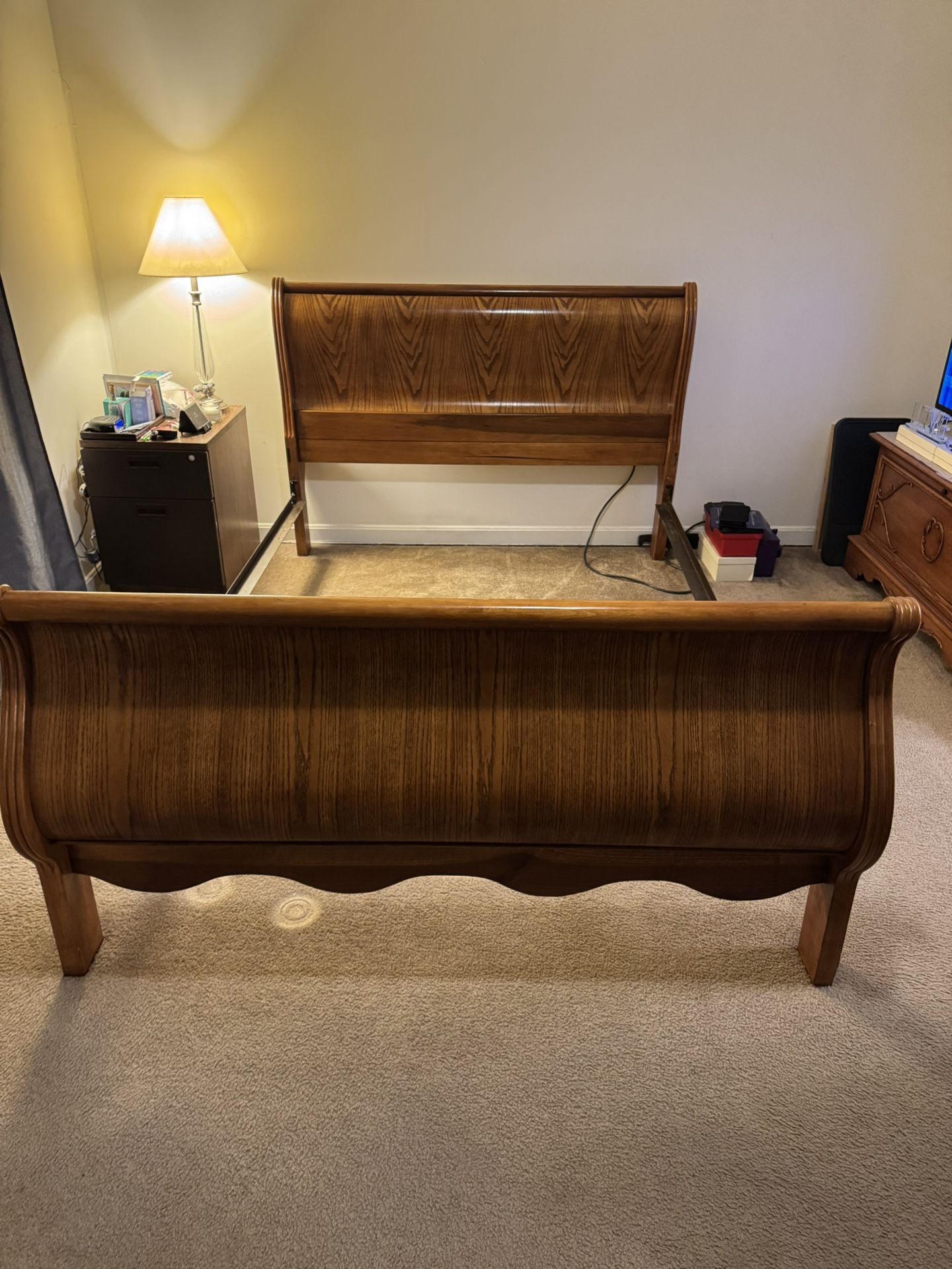 Solid oak queen bed For Sale