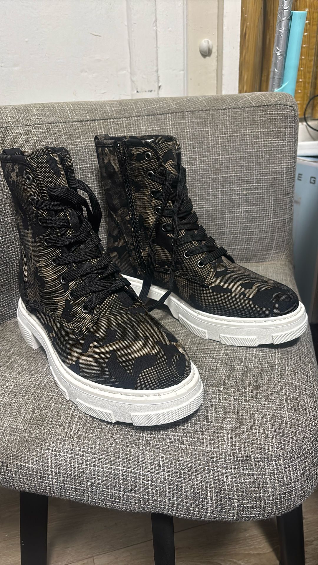 Army Style Camouflage Boots Women Size 39 Or USA 9