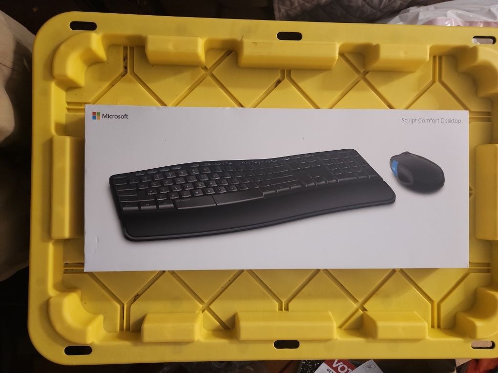 Microsoft Sculpt Comfort Desktop New In box!
