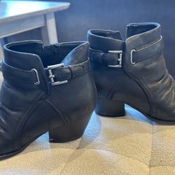 Women's black booties size 6