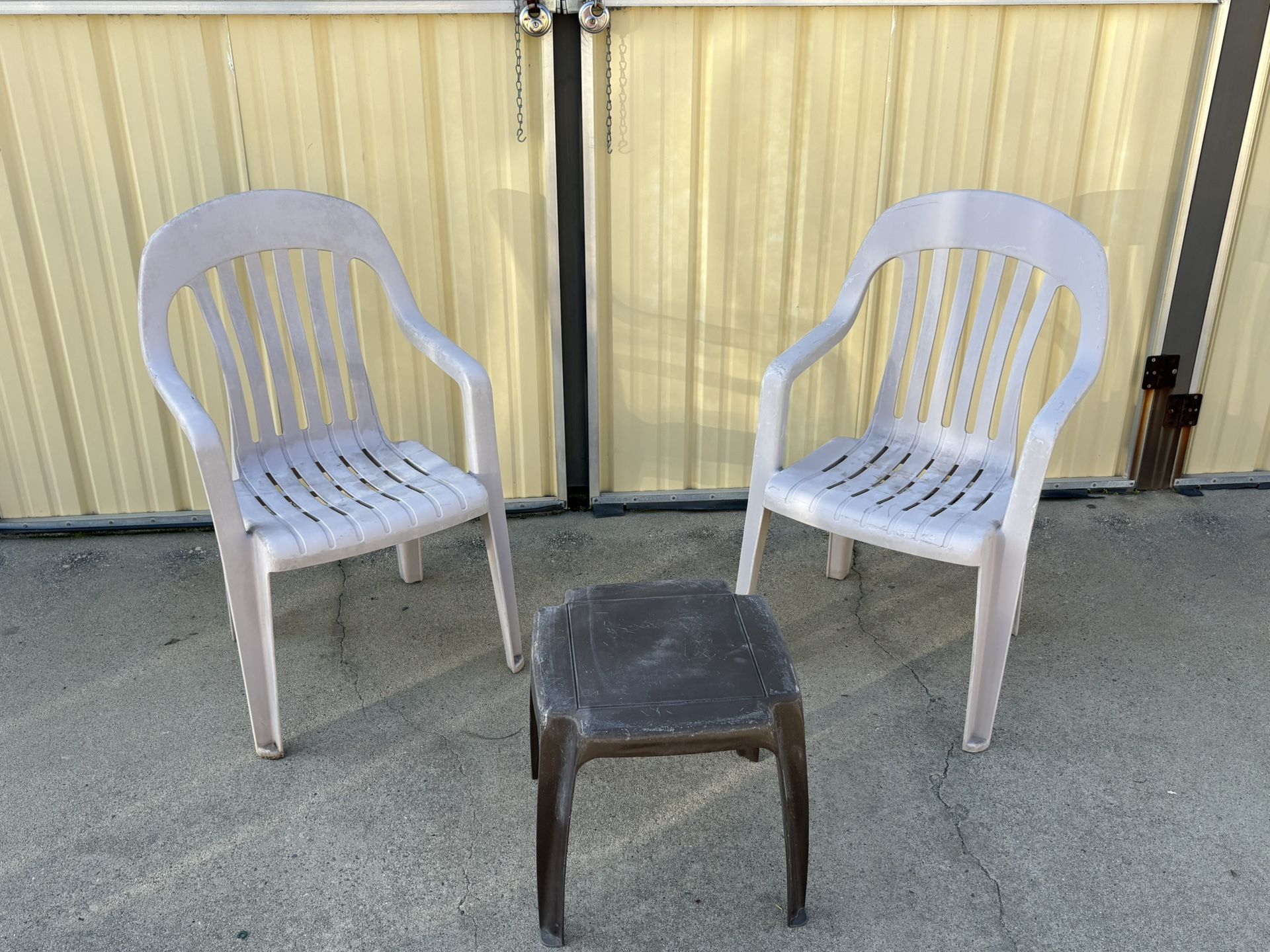 Plastic Chairs With Table