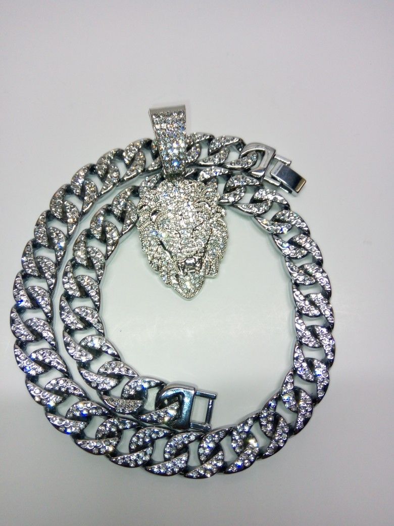 Brand New Chain N Pendant 18 Inches