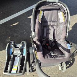 Graco 3 Piece Car Seat Stroller Combo!!