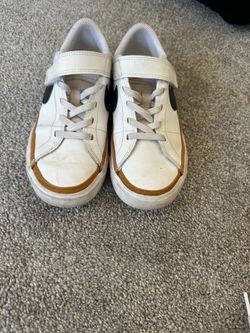 Nike Court Legacy