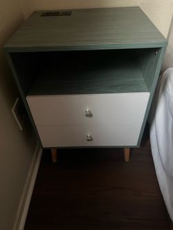 Set of 2 nightstands