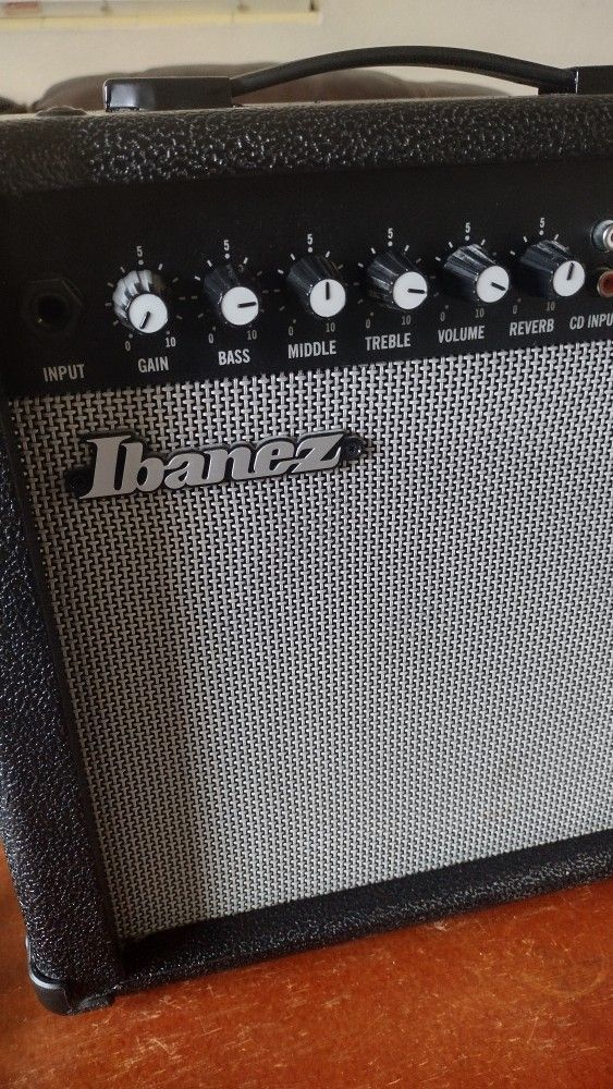 Guitar Amplifier By Ibanez / GTA15-R & 15 Watt Excellent Condition With Cables
