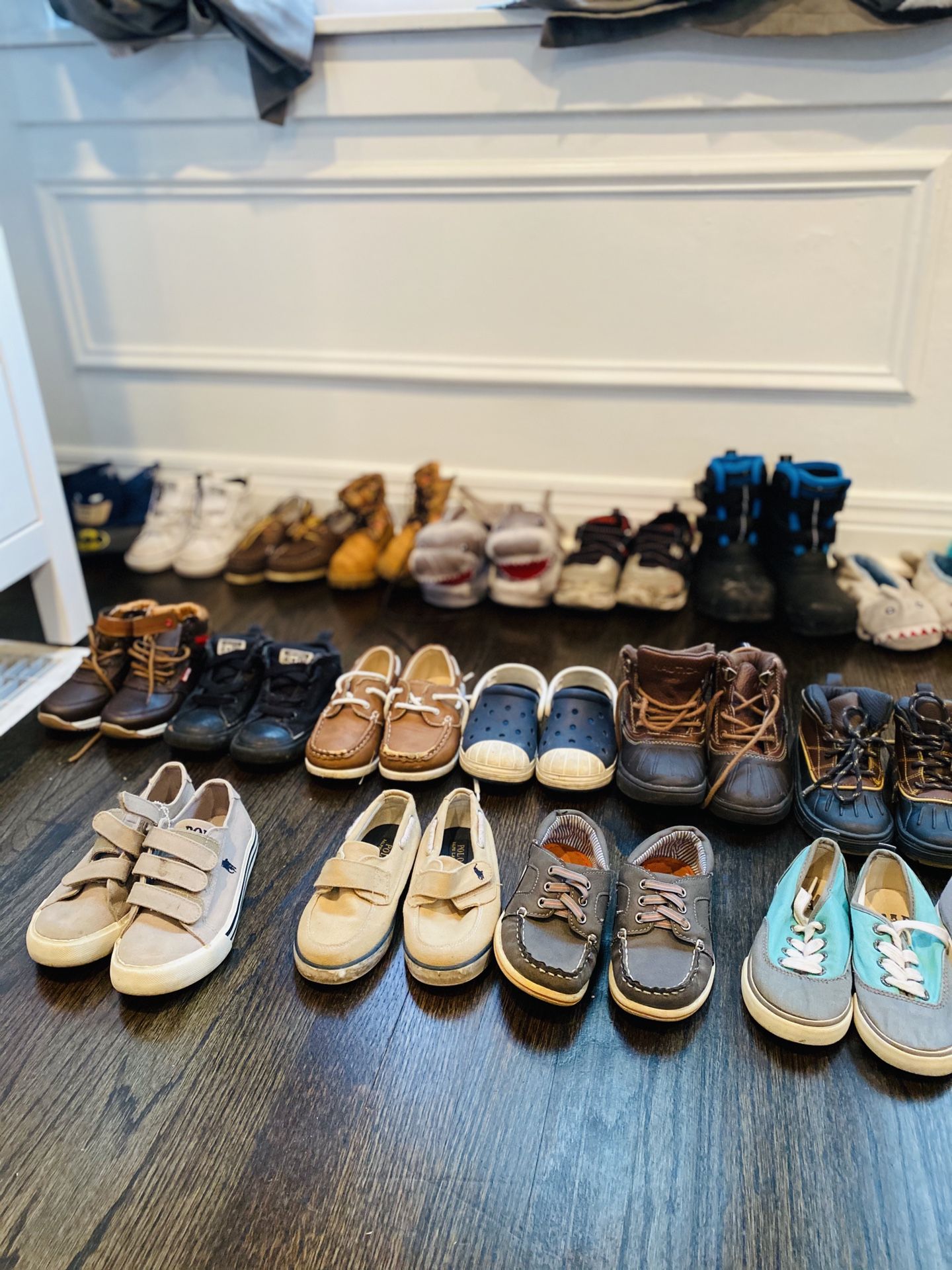 Huge boy shoe sale size 8-12