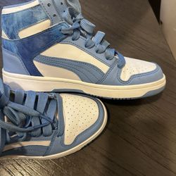 Puma’s Air Nikes For Women Size 4 1/2 For The Pumas Are 4 1/2 and The Air Nikes Are Size 5. They’ve Only Been Worn One Or Two Times They’re In Good Sh