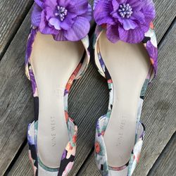 NEW!  Adorable Floral Flats W/cutout. Sz 7.5