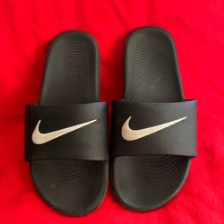 Nike Kawa slides (7Y)