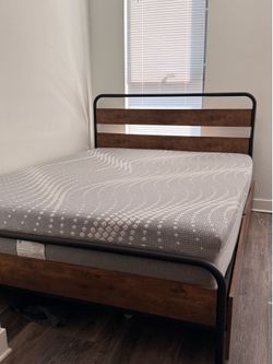 Queen Sealy Hybrid Mattress – Excellent Condition