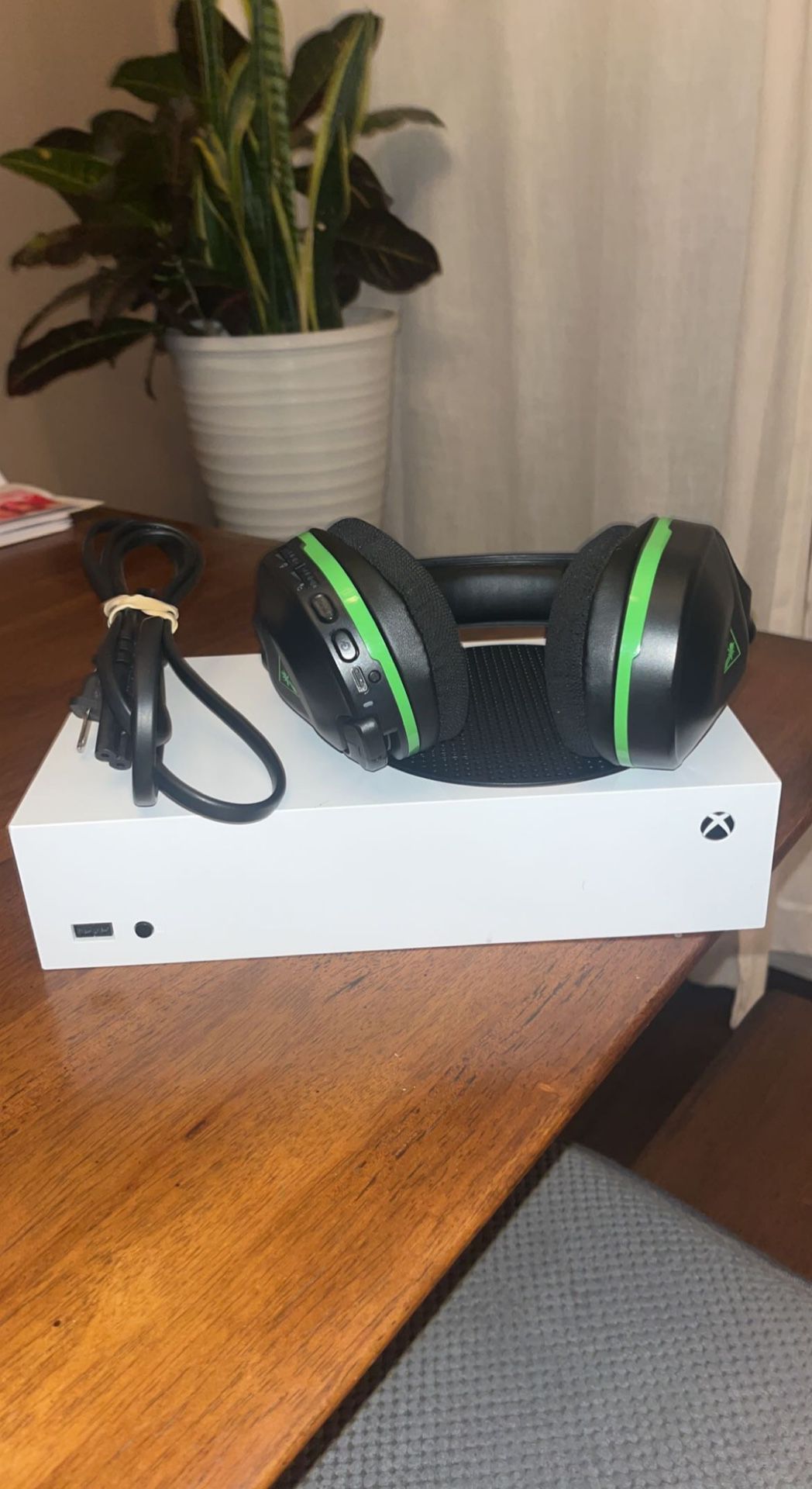 Xbox Series S and Turtle Beach Headset