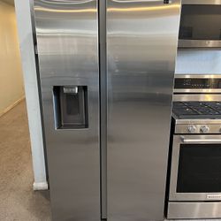 SAMSUNG SIDE-BY-SIDE REFRIGERATOR FOR SALE! 