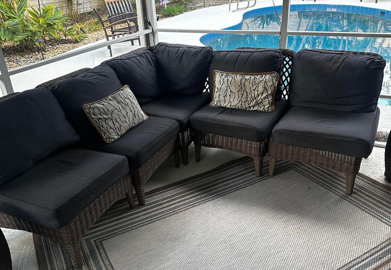 Outdoor furniture/couch