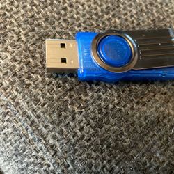 128GB USB DRIVE!!