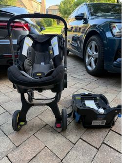 Doona carseat/stroller with base