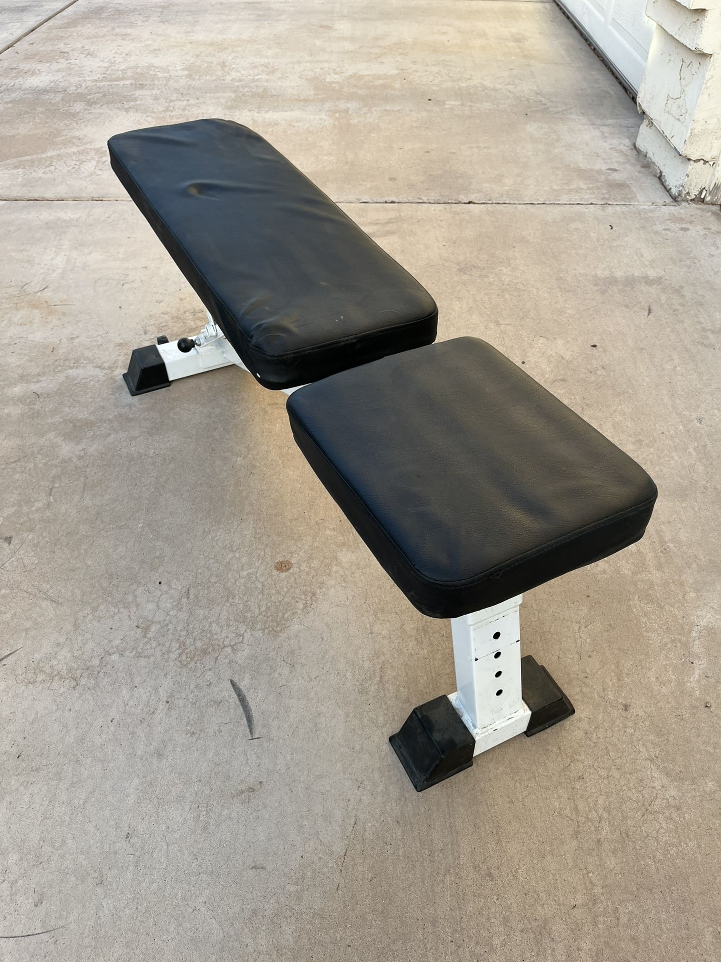 Adjustable Weight Bench