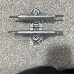 Independent skateboard trucks