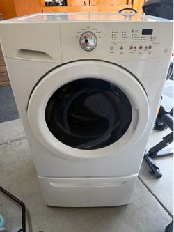 Washer Frigidaire Affinity with pedestal