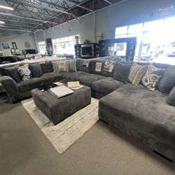 Grey Oversized Sectional 🩶‼️