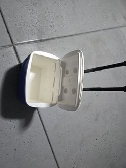Cooler with wheels