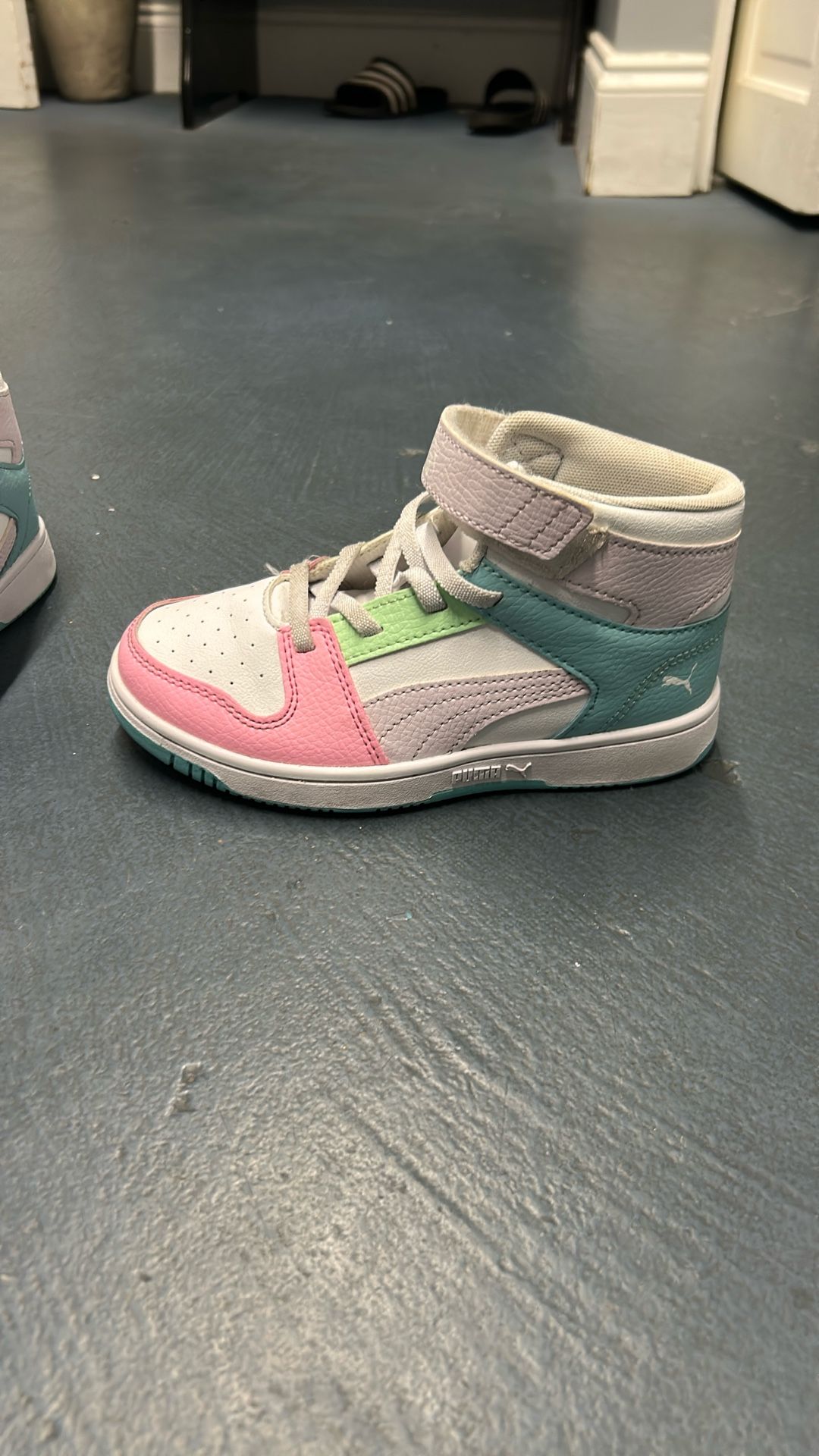 Girls Pumas Shoes 