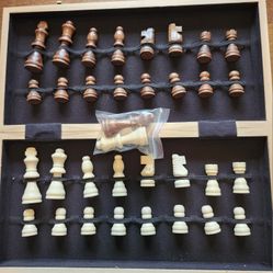 New Portable Foldable Chess Set w/ Extra Queens & Manual Pd $70 