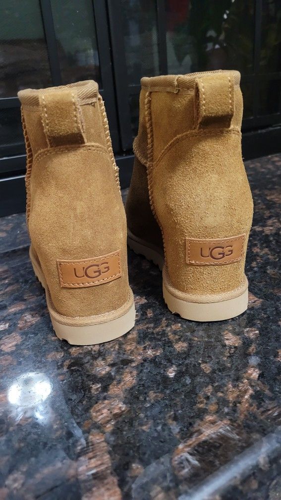 Size 5 UGG Boot. Very Comfortable, NEW