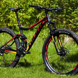 GIANT MOUNTAIN BIKE  (STANCE) Full Suspension 