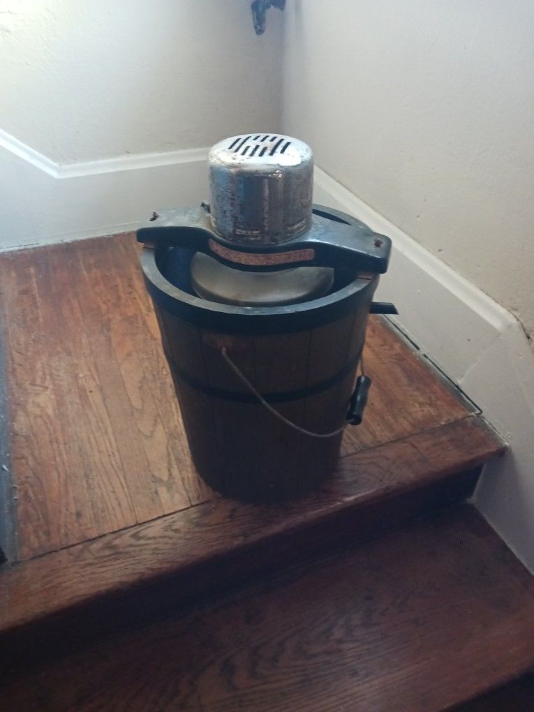 Vintage Proctor-Silex Ice Cream Maker