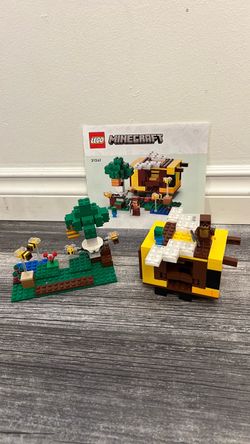 LEGO Minecraft The Bee Cottage 21241