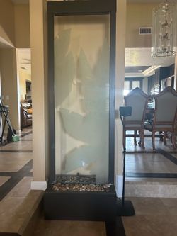Elegant, tropical leaf indoor fountain