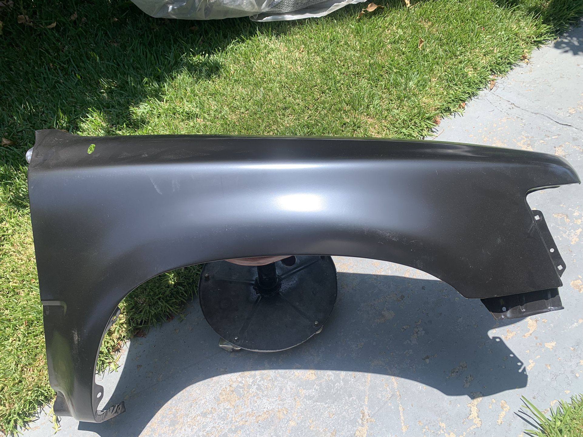 1985 Toyota Pickup, Passenger Side/ Front Fender