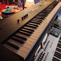 Yamaha MX88 Synthesizer Workstation