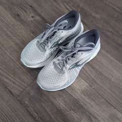 Brooks Size 7.5 