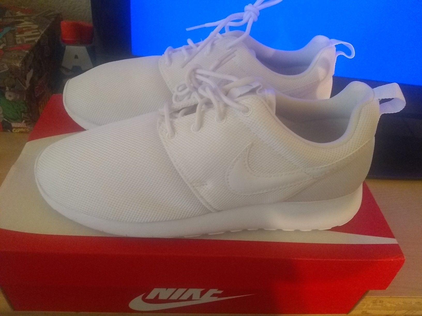 Nike (White)