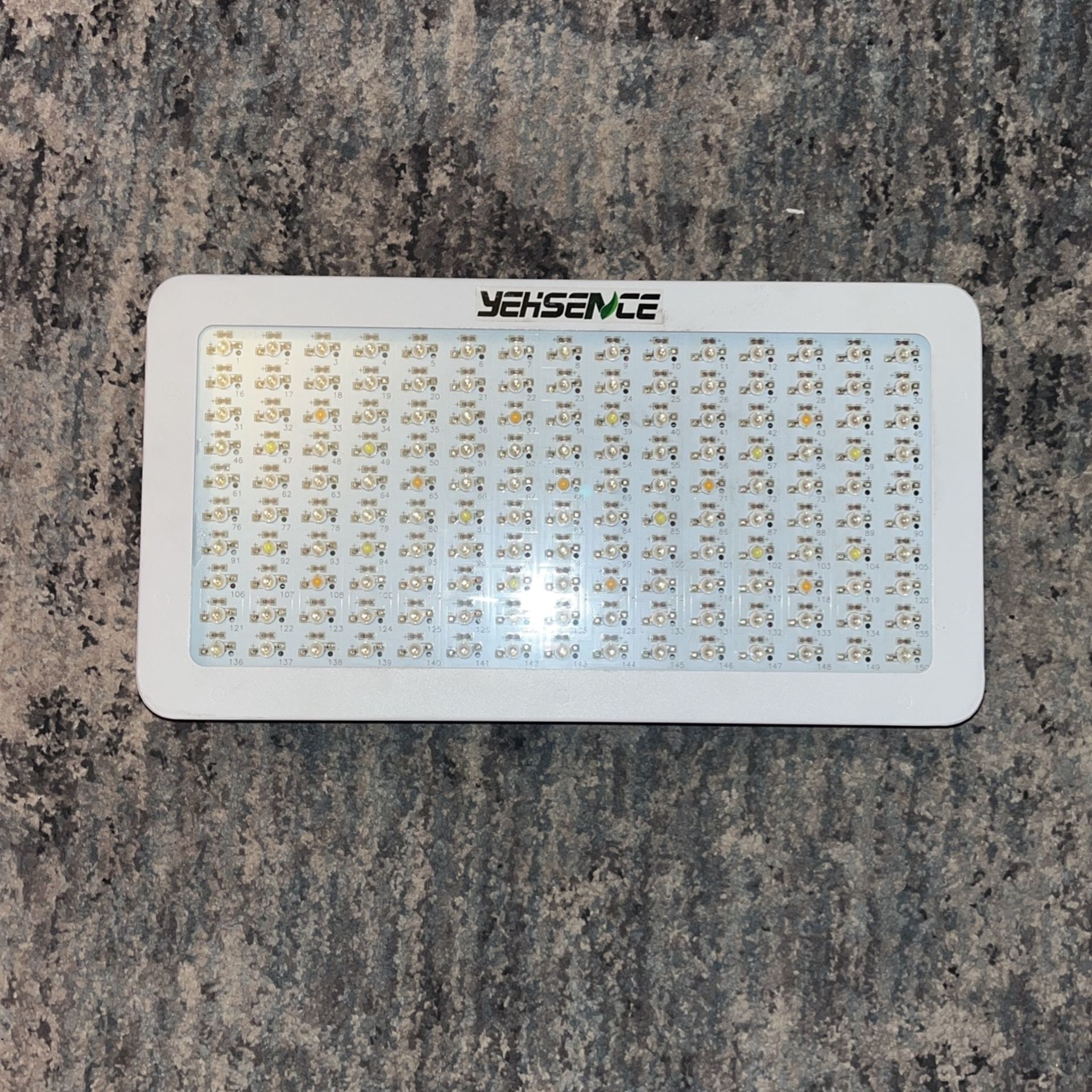 1500W LED Grow Light with Bloom and Veg Switch