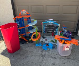 VARIOUS HOT WHEELS SETS-GOOD CONDITION