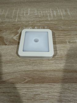 Motion sensor lights / Luces con sensores de movimiento