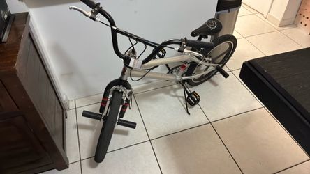 Razor Agitator BMX/Freestyle Bike