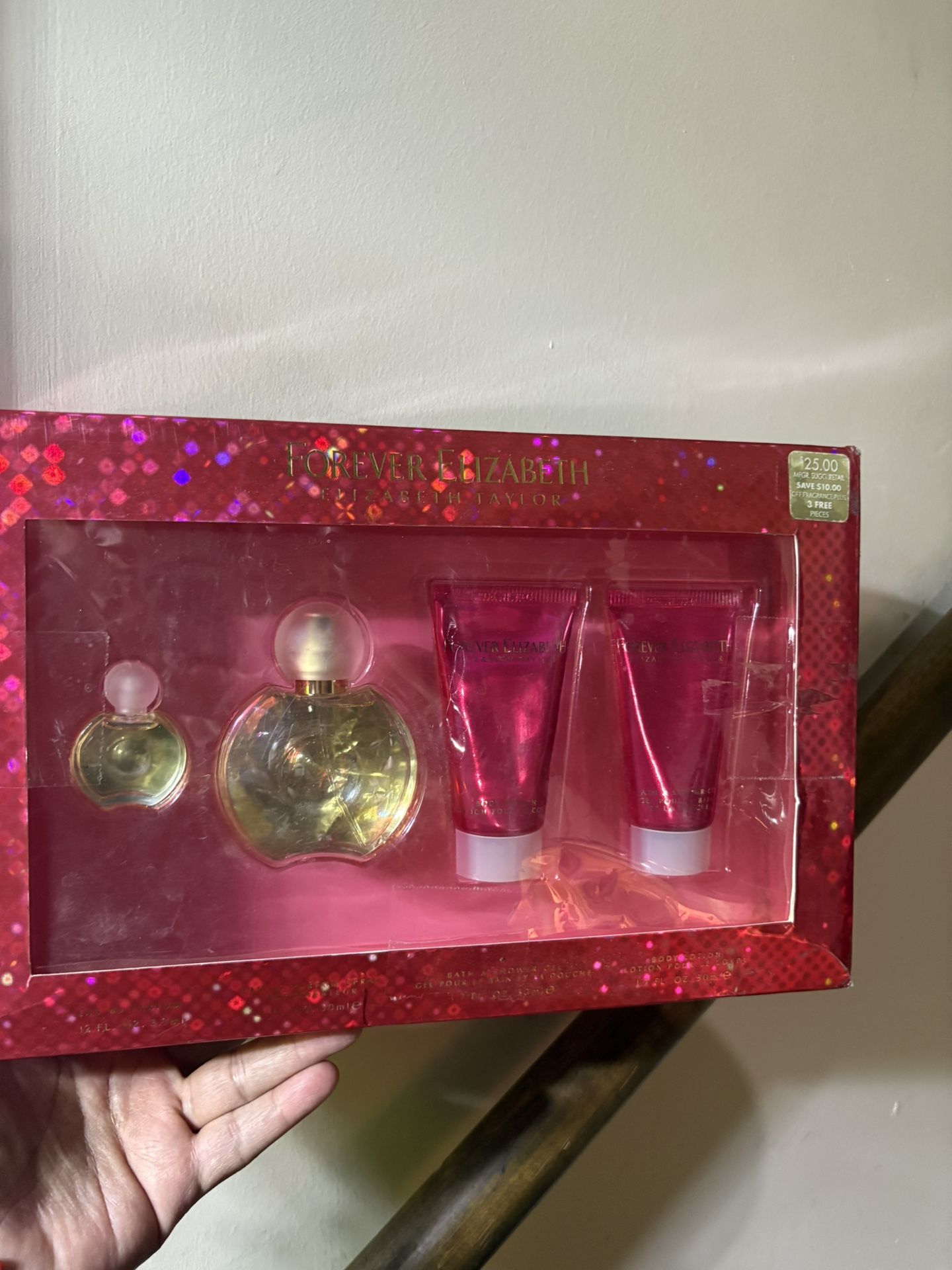 Elizabeth Taylor Damaged Box