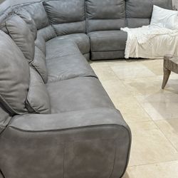 7 Piece Holden Dual-Power Reclining Sectional