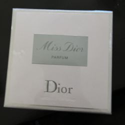 Miss Dior perfume 