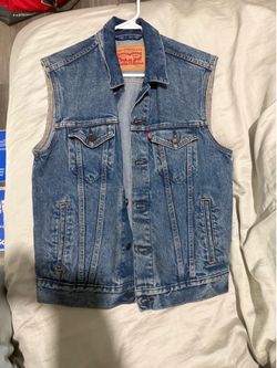 Levi’s trucker jacket size small