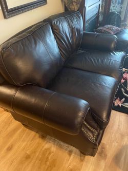 Tufted loveseat
