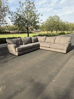 Modern Gray Sectional Sofa – Excellent Condition